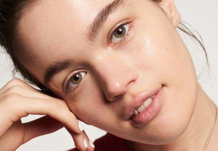 3 αποτελεσματικά tips για να διαρκέσει το foundation όλη μέρα