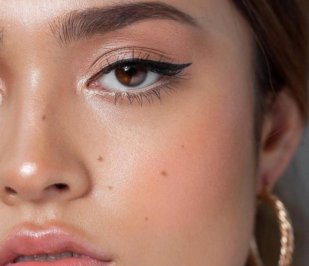 Ο πιο εύκολος τρόπος για να πετύχεις σωστά τη γραμμή του eyeliner