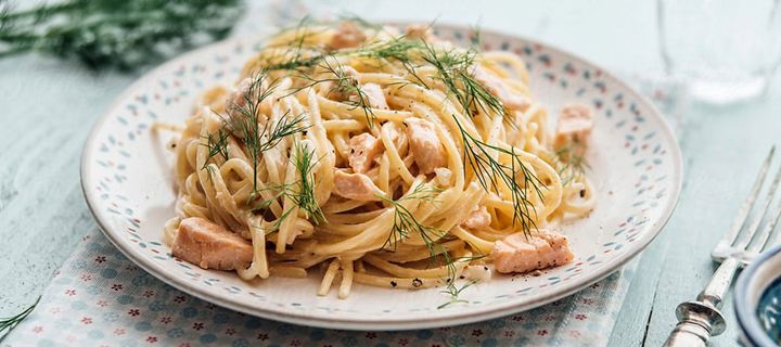 Μακαρονάδα με σολομό και κρέμα γάλακτος