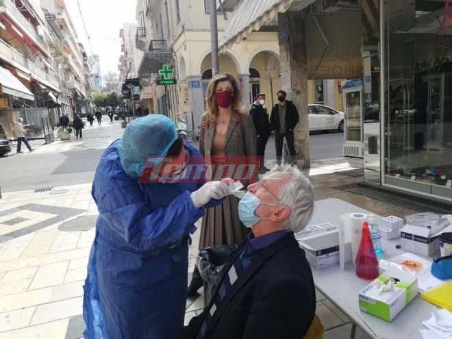 Ο Γιώργος Ρώρος έκανε rapid test ...υπό το βλέμμα της Βίβιαν Σαμούρη