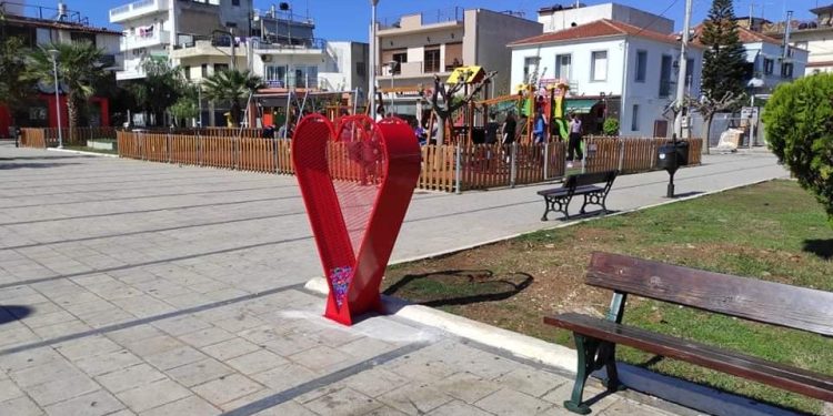 Κάτω Αχαΐα: Οι κόκκινοι κάδοι της “καρδιάς” και της ευαισθησίας