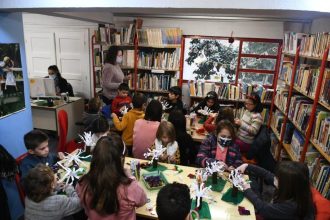 Πάτρα: «Τραγούδια της Πρωτοχρονιάς & των Χριστουγέννων στην πλατεία Γεωργίου - «Πρωτοχρονιάτικες ιστορίες» στη Δημοτική Βιβλιοθήκη