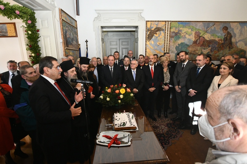 Πάτρα: Οι καθιερωμένες ευχές για την Πρωτοχρονιά στο Δημαρχείο - ΦΩΤΟ