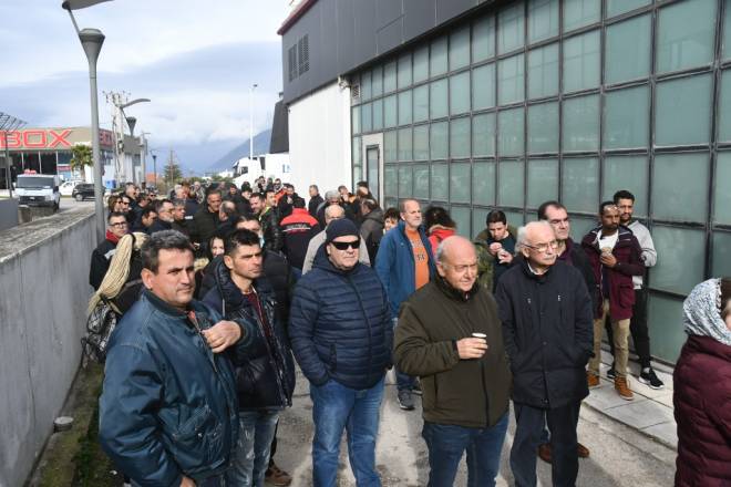 Η Δημοτική Αρχή στη συγκέντρωση διαμαρτυρίας των εργαζομένων του Δήμου Πατρέων