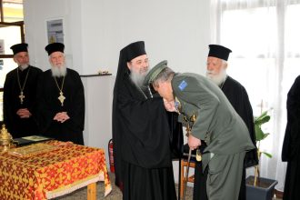 Ο Μητροπολίτης Χρυσόστομος στην αλλαγή διοικητή στο ΚΕΤΧ Πατρών