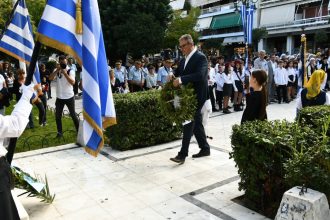 Δήμος Πατρέων: Στεφάνι κατέθεσε στο μνημείο της Ελευθερίας ο αντιδήμαρχος Τάκης Πετρόπουλος