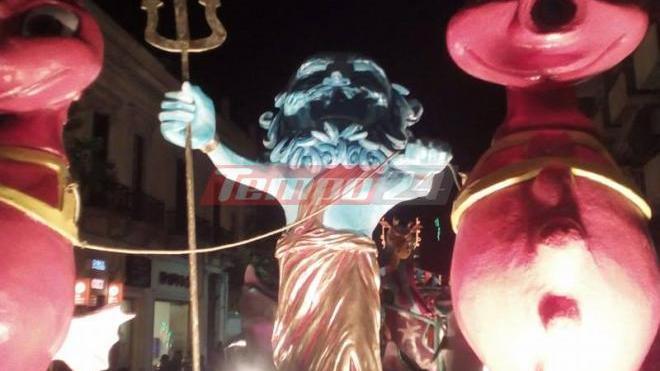TΩΡΑ: LIVE η Νυχτερινή ποδαράτη παρέλαση του Πατρινού Καρναβαλιού - Περισσότεροι από 30.000 καρναβαλιστές και άρματα στους δρόμους