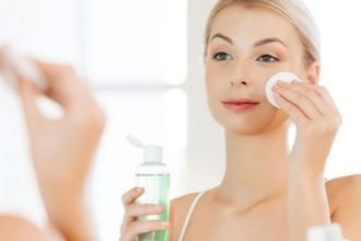 Γιατί πρέπει να χρησιμοποιείς το toner καθημερινά στην περιποίηση του προσώπου σου;