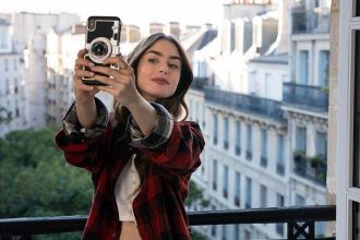 Emily in Paris: Έτσι θα αποκτήσετε τις μπούκλες της πρωταγωνίστριας