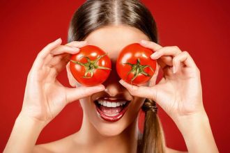 Αντιγηραντική μάσκα με ντομάτα και μέλι