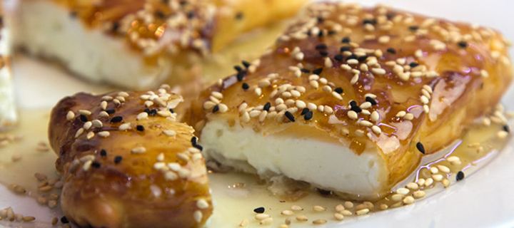 Φέτα τυλιχτή με σάλτσα μελιού