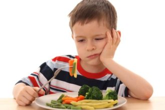 Το κόλπο για να τρώνε τα παιδιά τα λαχανικά τους στο γεύμα