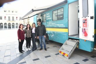 Ξεκίνησε στην πλατεία Γεωργίου η τριήμερη αιμοδοσία στη μνήμη του μεγάλου πατρινού συνθέτη Θάνου Μικρούτσικου