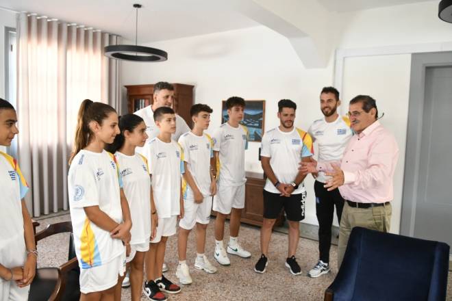 Οι αθλητές που θα συμμετάσχουν στους Διεθνείς Παιδικούς Αγώνες Πόλεων στο Μεξικό, επισκέφθηκαν τον Δήμαρχο Πατρέων