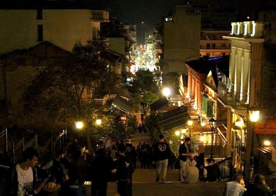 Πάτρα: Του επιτέθηκε με μαχαίρι στις σκάλες της Γεροκωστοπούλου!