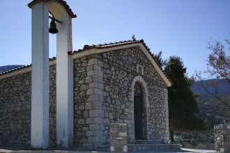 Ανω Καστρίτσι: Ενα εκκλησάκι με υπέροχη θέα