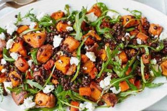 Σαλάτα με γλυκοπατάτες και καρύδια