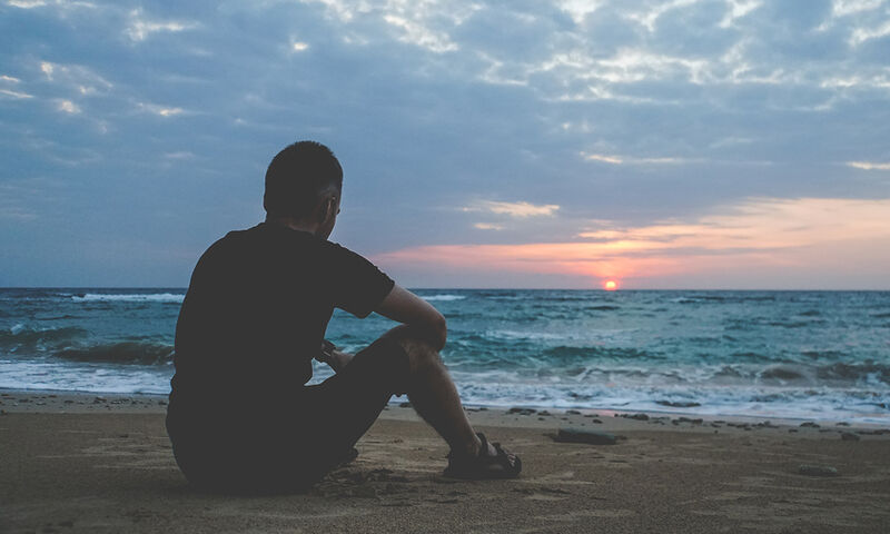 Μετά από πόσο καιρό ξεπερνάμε το θάνατο ενός στενού φίλου;