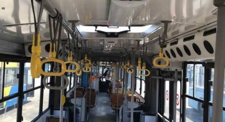 Πάτρα: Έπεσε μέσα στο λεωφορείο και τραυματίστηκε!