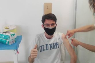 Εμβολιάστηκε ο δημοσιογράφος Νίκος Αγγελόπουλος