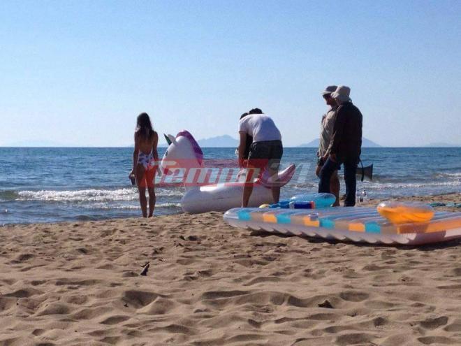 Τηλεοπτικό συνεργείο στη "χρυσή" παραλία της Καλογριάς- ΒΙΝΤΕΟ