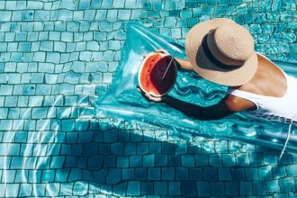 Το μαγιό που «μαζεύει» την κοιλίτσα