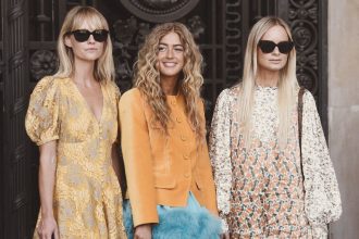 Τα ιδανικά παπούτσια για να φορέσεις με την midi φούστα