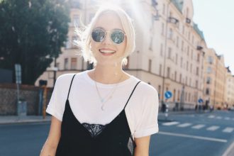 Αυτό το στυλιστικό trick κοστίζει μόνο 5 Ευρώ και θα αναβαθμίσει όλα σου τα σύνολα