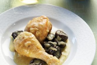 Κοτόπουλο αβγολέμονο με δαμάσκηνα