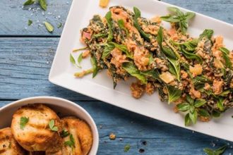 Στραπατσάδα με βλήτα και ντομάτα