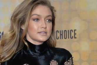 Εύκολα χριστουγεννιάτικα χτενίσματα που θα κλέψουν τις εντυπώσεις!