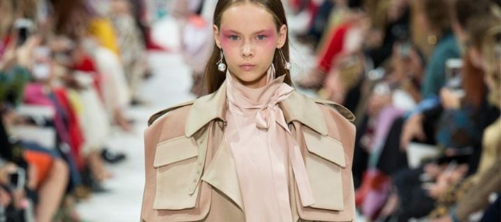 Πώς να συνδυάσετε φέτος το φθινόπωρο την καπαρντίνα!