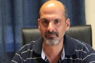 Ο εξεταστής καλεί την εξεταστρια