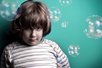 Στην παιδική ηλικία «κρύβεται» ο παράγοντας που απειλεί την ανδρική γονιμότητα