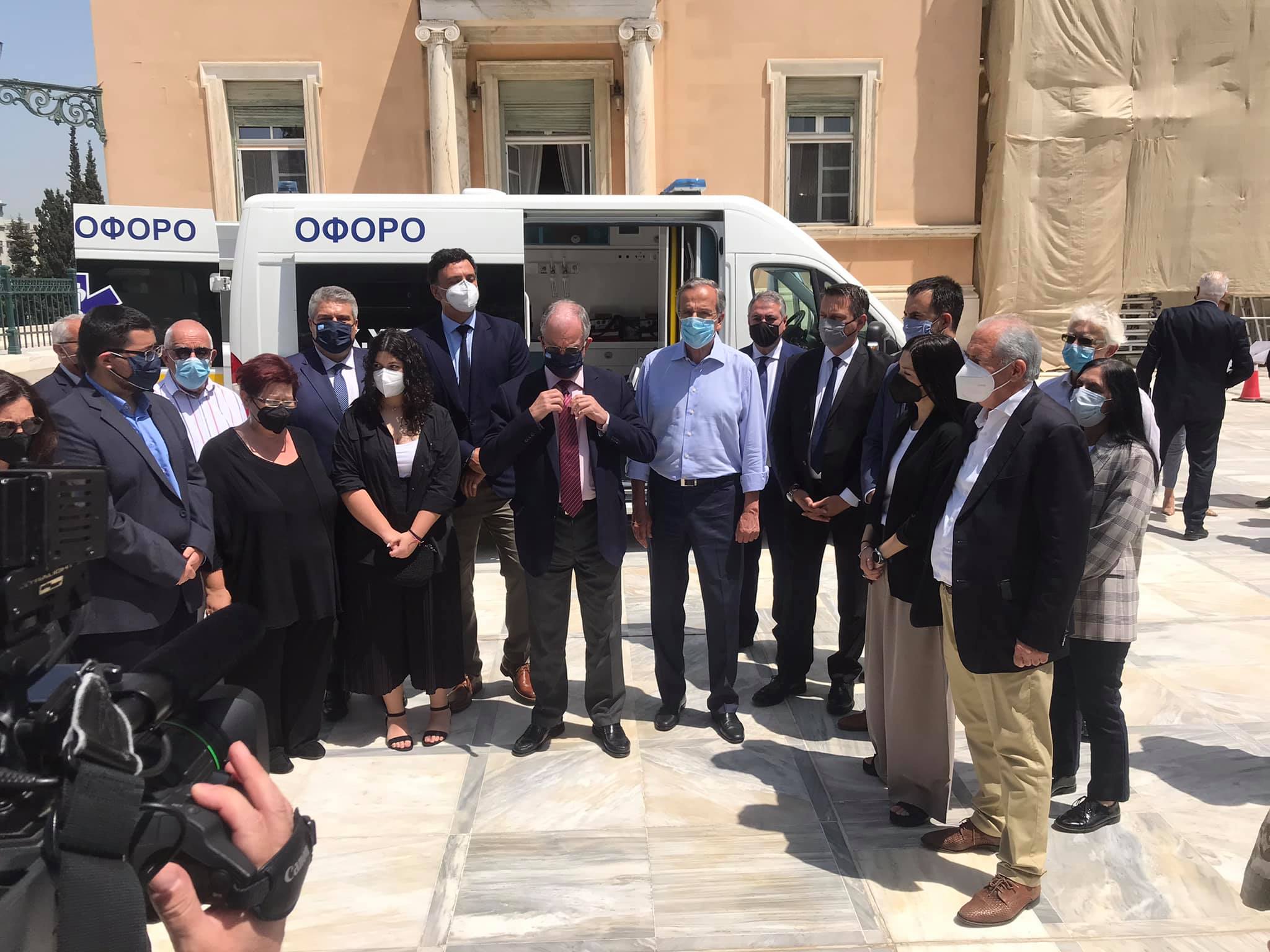 Ένα ασθενοφόρο... δώρο από τον Πρόεδρο της Βουλής στην 6η Υ.Πε.