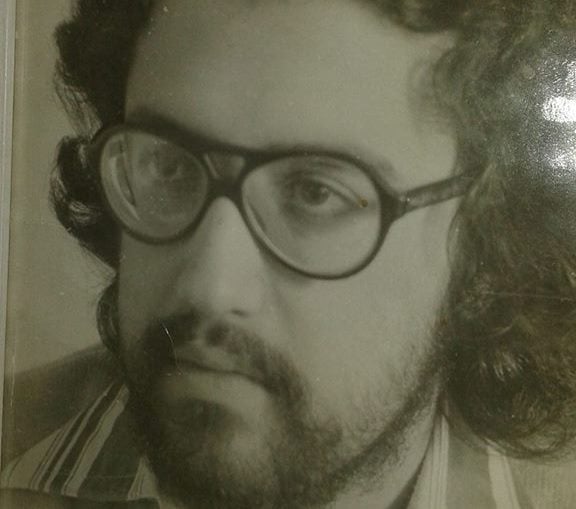 Ποιός γνωστός Πατρινός είναι ο κύριος της φωτογραφίας;