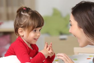 Ποια μωρά «μιλούν» πρώτα; Όχι αυτά που φαντάζεστε