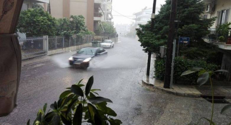 Σφοδρή καταιγίδα στο Αγρίνιο - ΒΙΝΤΕΟ