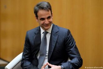 Ο Κυριάκος Μητσοτάκης συνεχάρη τον «Μaestro» Παπακαλιάτη για το Netflix