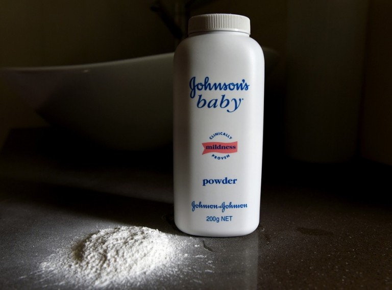 «Καμπάνα» 260 εκατ. δολαρίων σε Johnson & Johnson για το ταλκ που προκάλεσε καρκίνο