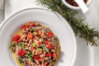 Φασόλια μαυρομάτικα με πιπεριές Φλωρίνης