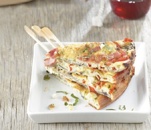 Ομελέτα φούρνου σαν πίτσα με μανιτάρια, πιπεριές, ζαμπόν και φέτα