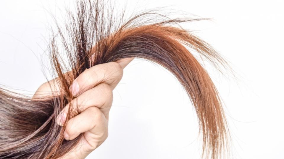 Ψαλίδα στις άκρες: Ανακάλυψε πώς θα την ξεφορτωθείς