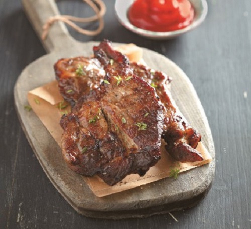 Χοιρινά μπριζολάκια στο φούρνο με σπιτική κέτσαπ