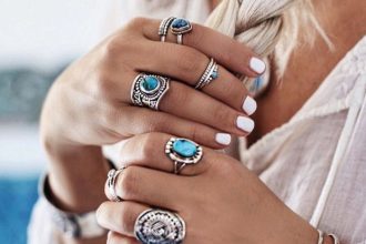 Τα νύχια σου ΔΕΝ χρειάζεται να «αναπνέουν» και άλλοι μύθοι που πρέπει να σταματήσεις να πιστεύεις