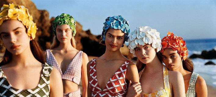 Αυτή η στιλάτη λεπτομέρεια στα ολόσωμα και τα μπικίνι κολακεύει κάθε σωματότυπο