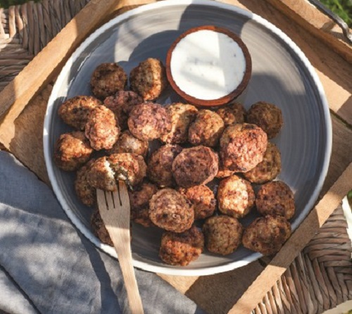 Κεφτεδάκια με τυροκαυτερή