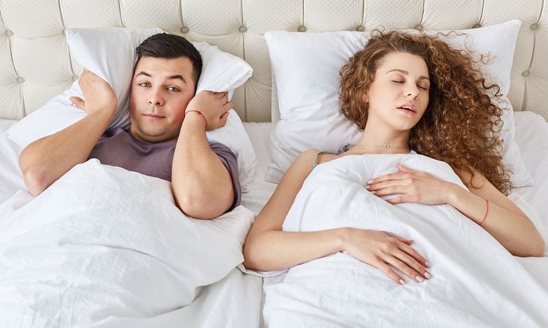 Ροχαλητό: Γιατί είναι πιο επικίνδυνο για τις γυναίκες