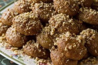 Μελομακάρονα από τον Άκη Πετρετζίκη