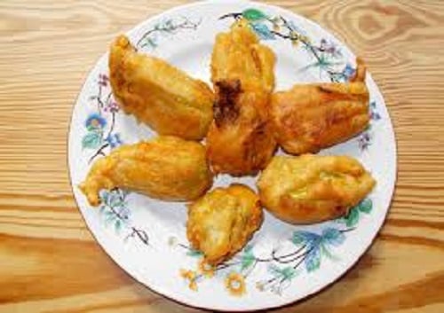 Κολοκυθανθοί σε κουρκούτι γεμιστοί με τυρί κρέμα